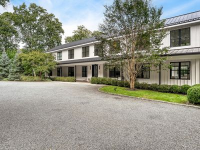 2 Bayview Ave