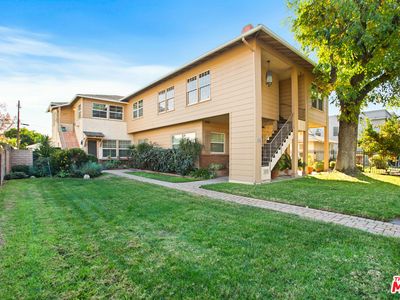 6504 Woodley Ave