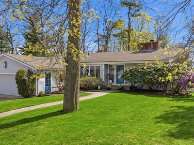 11 Laurel Rd