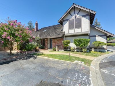 433 Sierra Ln