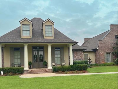 647 W Lake Dr