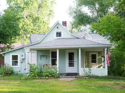 306 4th Ave SW