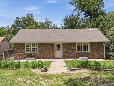13685 E Crestview Dr
