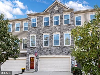 275 Mohegan Dr