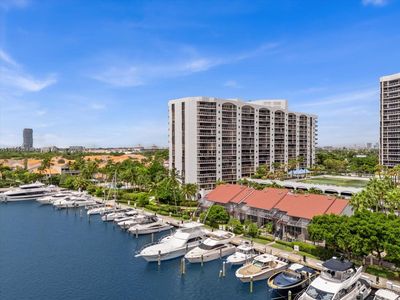 3610 Yacht Club Dr APT 805