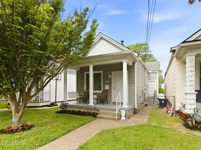 216 Saunders Ave