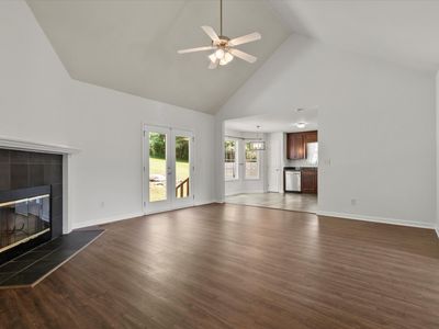 176 Hollington Dr NE