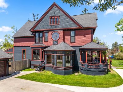 221 N Center Ave