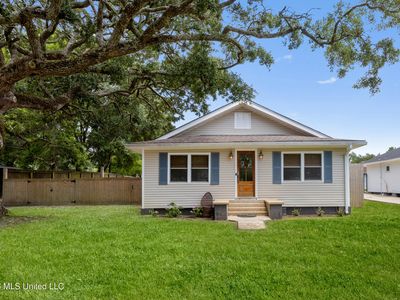 122 W 3rd St