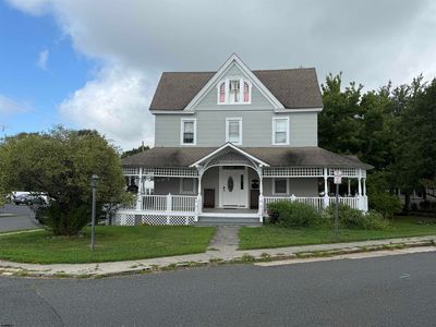 1049 Maple Ave
