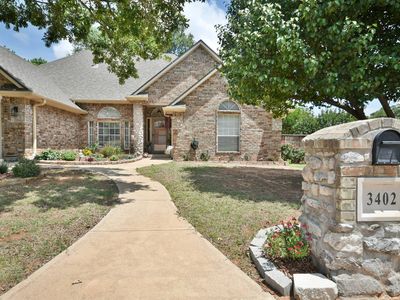3402 Crownoaks Dr