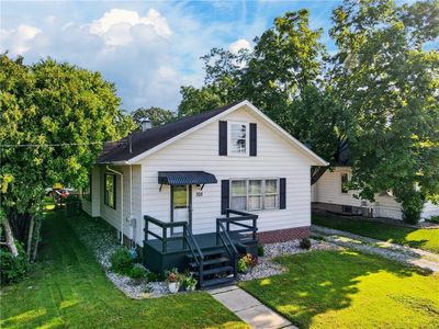 702 E Jefferson Ave