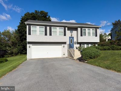 1005 Main St