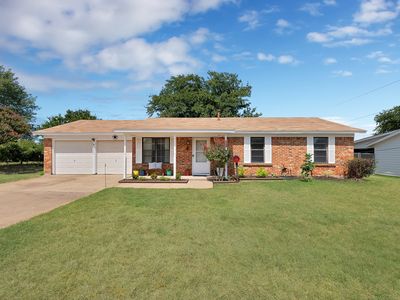 825 E Prairie View Rd