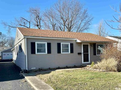 Property at 1637 Lakeview Ter, Jacksonville, IL