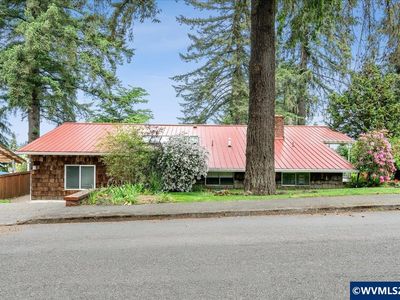235 Kevin Way SE