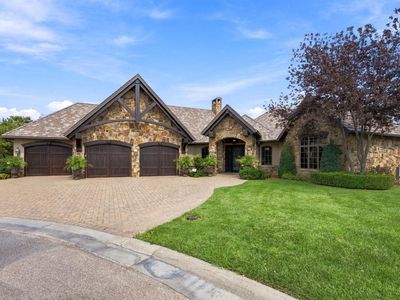 10802 E Glengate Cir