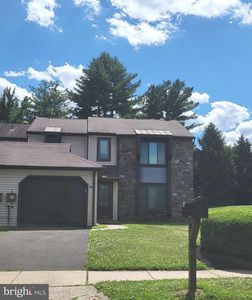 744 Newbury Ct