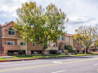 11306 Moorpark St Unit 20