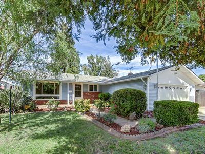 9049 Rosewood Dr