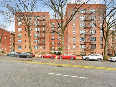 2244 Bronx Park E APT 5A