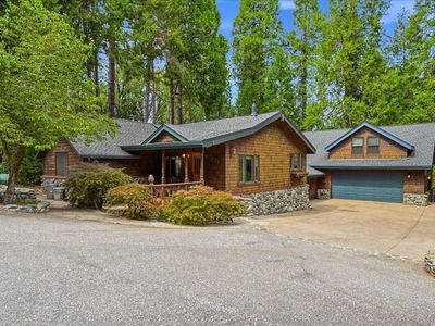 13216 Dogwood Ln
