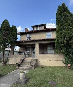 120 E Main St