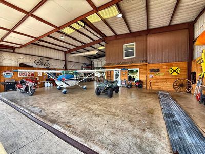 537 Aviator Dr