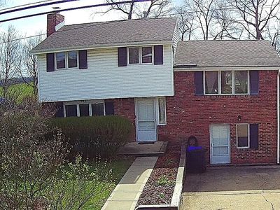 Property at 520 Carolina Dr, Oakdale, PA