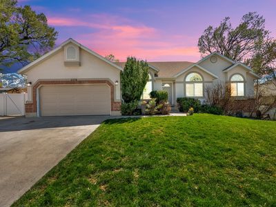 2276 E Hidden Acres Cir