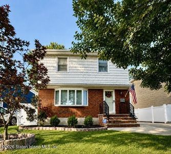 98 Fern Ave