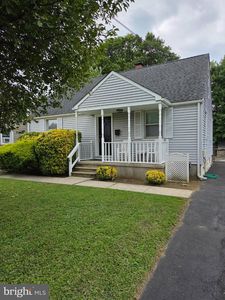 8 Stratford Ave