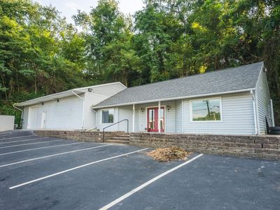 690 N Franklin St #&-24