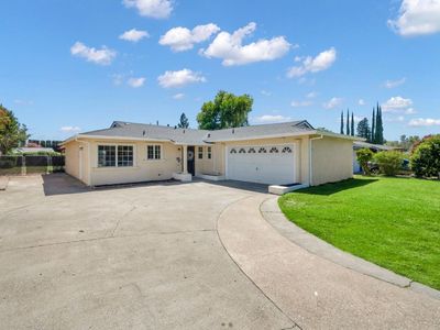 6940 Calvin Dr