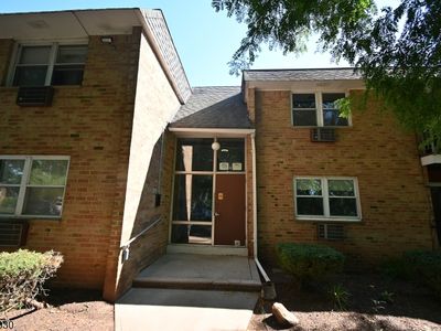 808 Eves Dr #2M