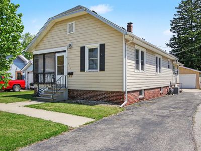 406 Henry St