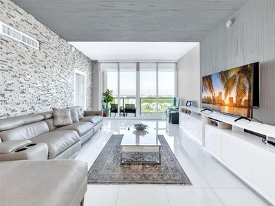 100 Bayview Dr Ph 1