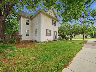 1501 W Locust St