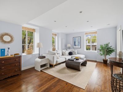 140 E 63rd St APT 4M