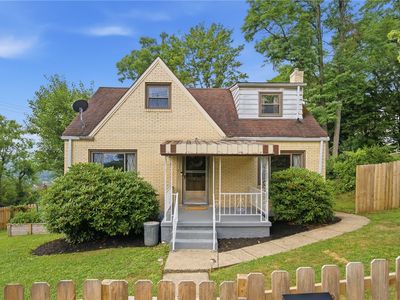 1037 Rue Grande Vue St