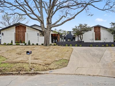 6204 S Indianapolis Ave