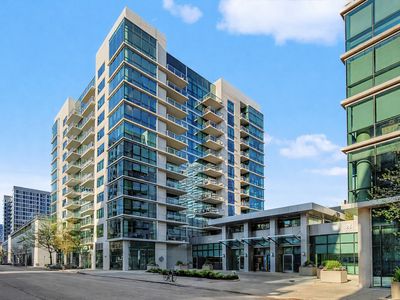 123 S Green St APT 702B
