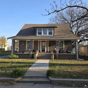 208 SW 2nd St