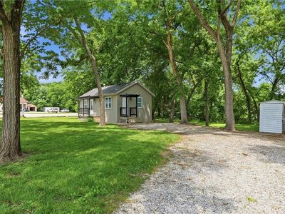 Property at 907 E 4th St, Tonganoxie, KS
