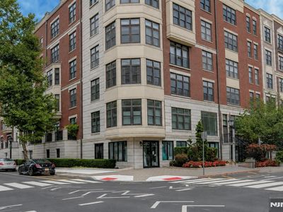 1300 Grand St APT 316