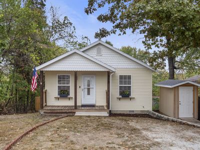 Property at 810 Knox Avenue, Hollister, MO