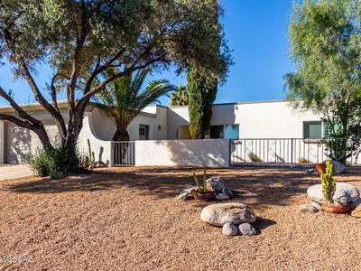 2418 S Palm Springs Dr