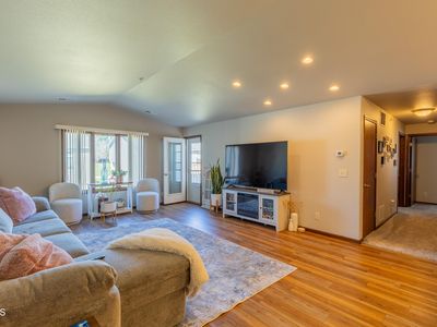 1770 E Calgary Ave Unit 6