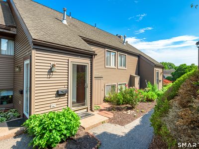 15 Hollister Way North #15