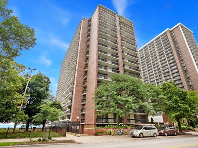 5901 N Sheridan Rd APT 13F